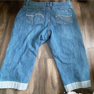 Lee naturally slimming sz 16 med cropped jeans